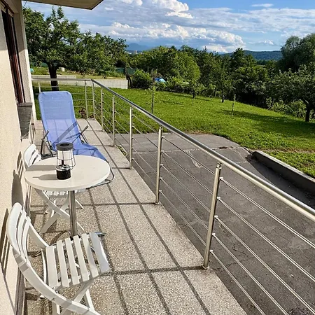 Quiet Suburbs Large And Free Parking Apartment *